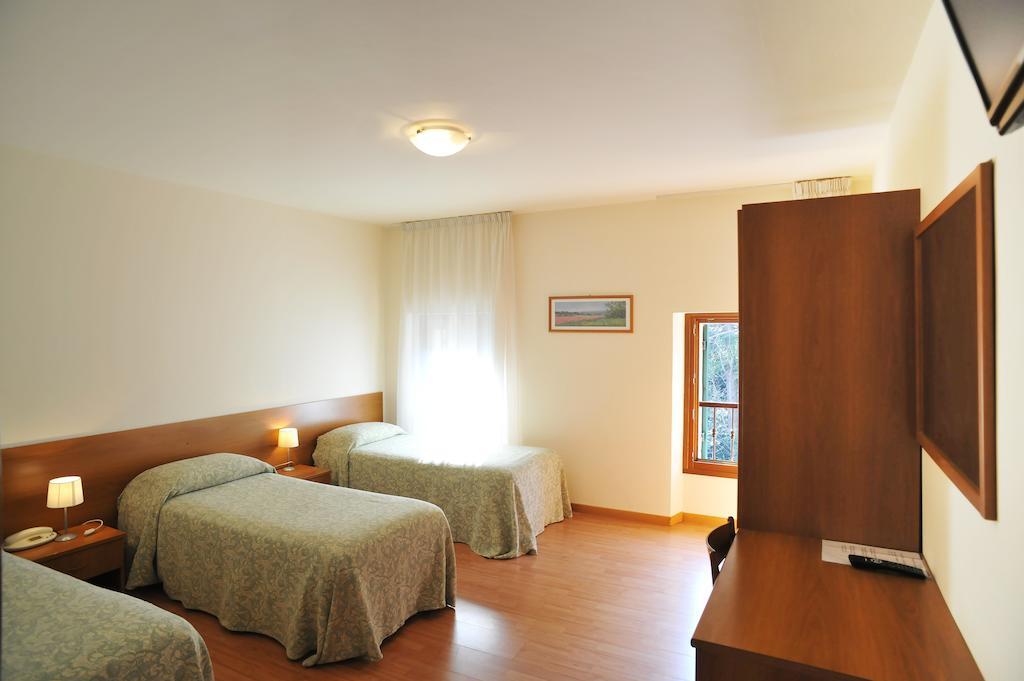 Albergo Croce D'Oro Dolcè Dış mekan fotoğraf