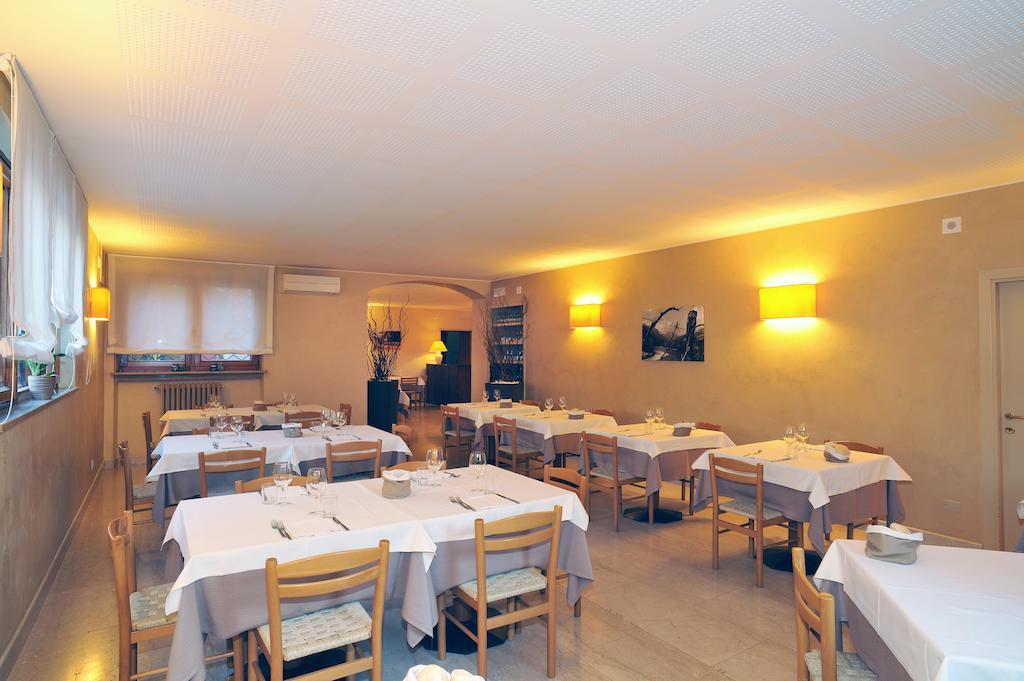 Albergo Croce D'Oro Dolcè Dış mekan fotoğraf